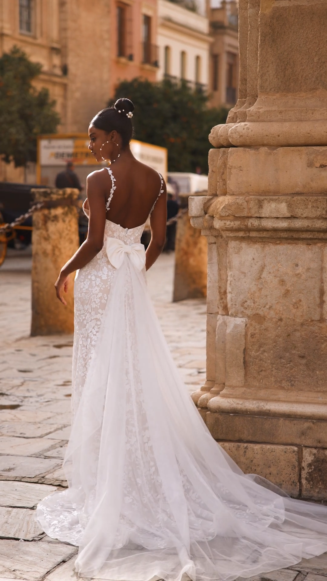 Style ISABEL Sweetheart and Open Back Embroiderd Lace Fabric Mermaid with Detachable Bow Train